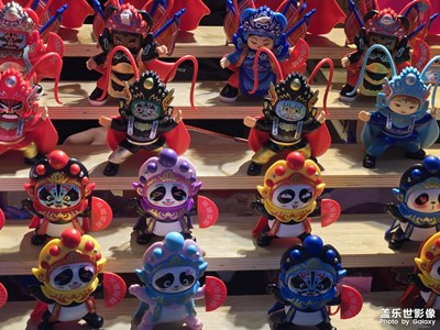 【慢想時(shí)光】+熱鬧街頭