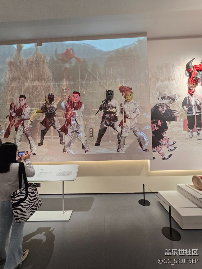 【三星鏡頭下的非遺】非遺館里，品瑤族刺繡之美