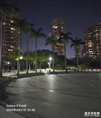 【拍有創(chuàng)意】夜色下的小區(qū)花園