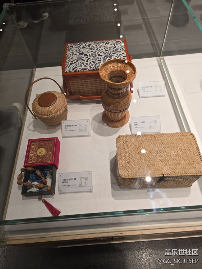 【三星鏡頭下的非遺】編織技藝?yán)锏慕承膫鞒? title=