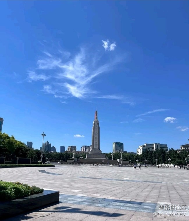 【帶上折疊屏過五一】八一廣場(chǎng)