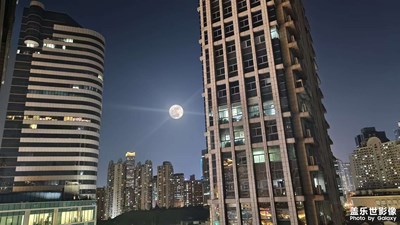 今天的月亮好大