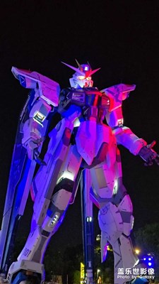 自 由 高 達(dá) 立像