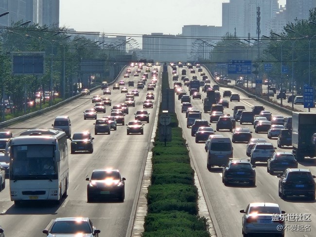 【 長焦與微距】路上的車流