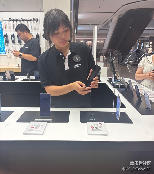 【edge重新定義厚度】質(zhì)感優(yōu)秀??屏幕手感輕薄 【edge重新定義厚度】質(zhì)感優(yōu)秀??屏幕手感輕薄