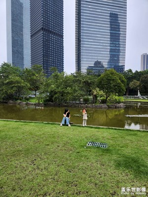 【悅見小滿】湖中拍照