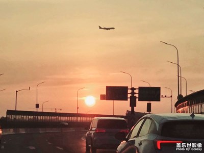 清晨去機場路上