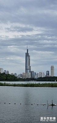 南京站對面就是玄武湖，風(fēng)景不錯