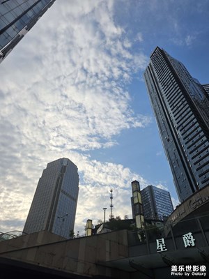 【鏡頭里的六月】六月的成都街頭