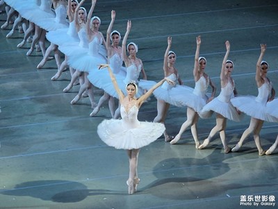 十倍變焦拍馬林斯基劇院的天鵝湖芭蕾舞絕了！