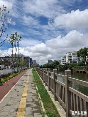 【鏡頭里的六月】陰雨天過后的街道