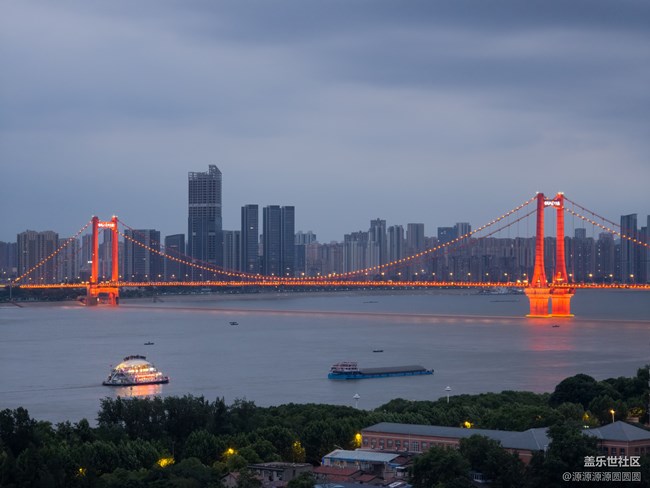 龜山一日，江城千年