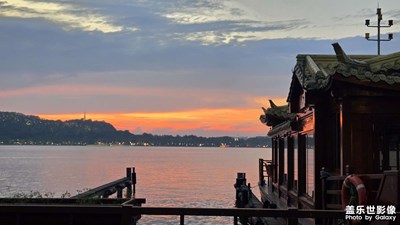 【光影里的五彩斑斕】+西湖的傍晚