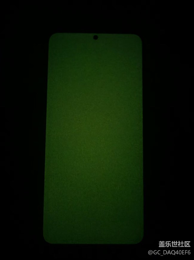 s25+ 晚上黑屏發(fā)綠怎么回事？