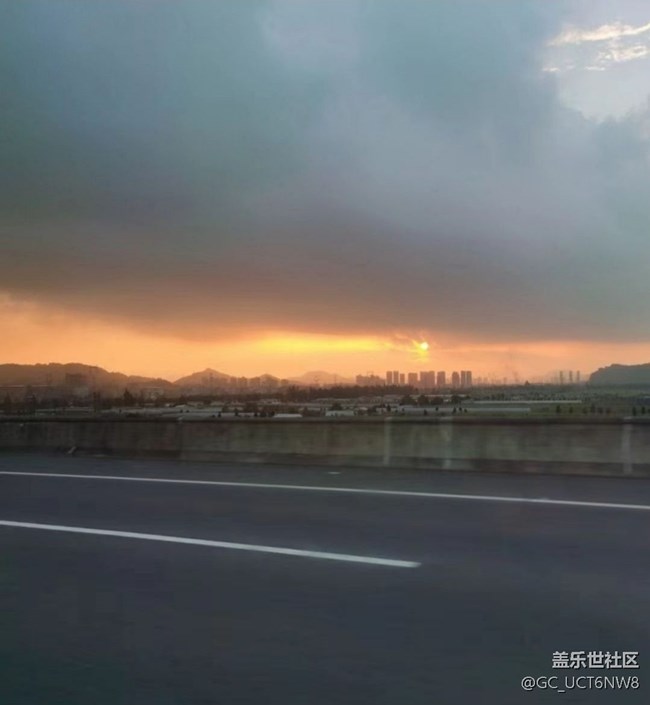 【雨過天晴】下班路