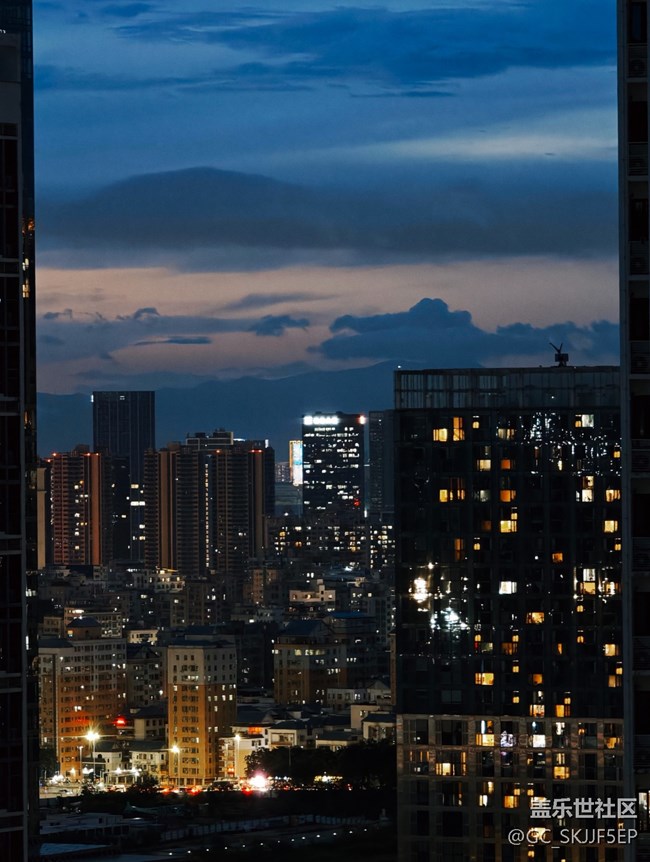 【消失的日落】城市夜曲：光與影的協(xié)奏