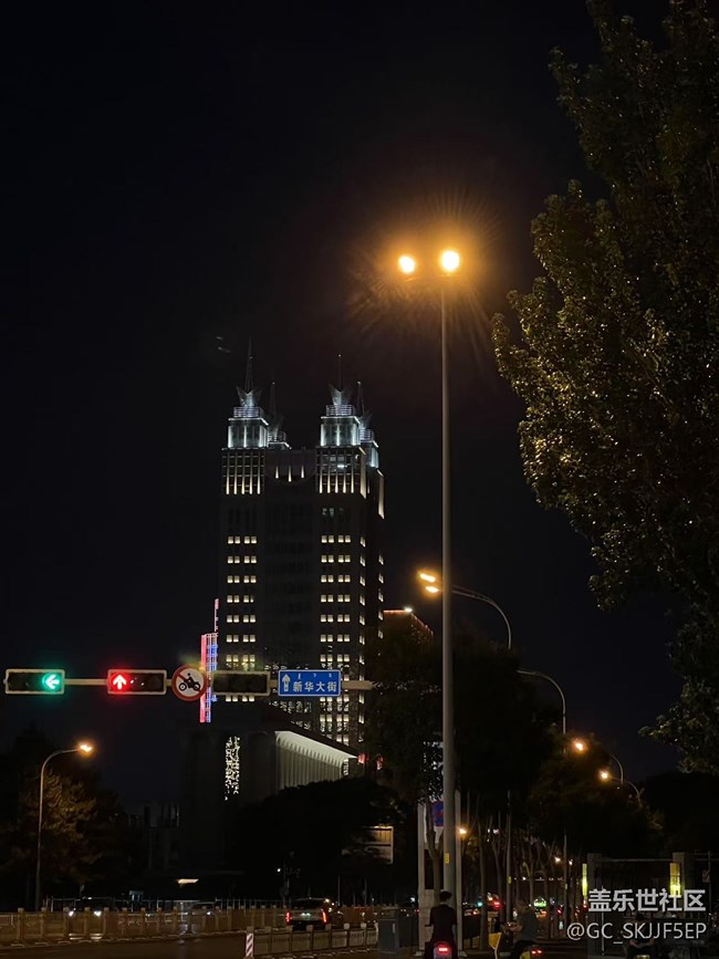 【消失的日落】城市夜曲：光與影的協(xié)奏