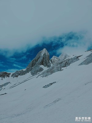 【遠(yuǎn)與近】+玉龍雪山