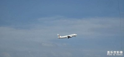 【遠(yuǎn)與近】+ 大明湖畔遙墻飛