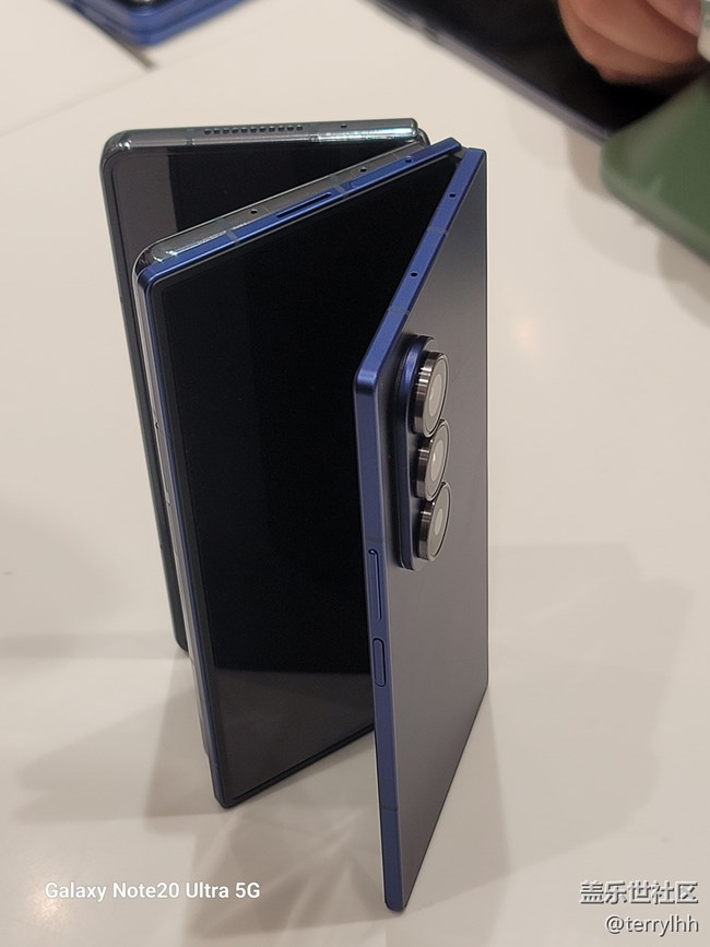 【新一代折疊新品】Z Fold7與Z Flip7新機超前線下體驗。
