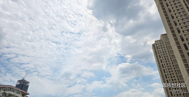 【云彩光影】+云伴晴空