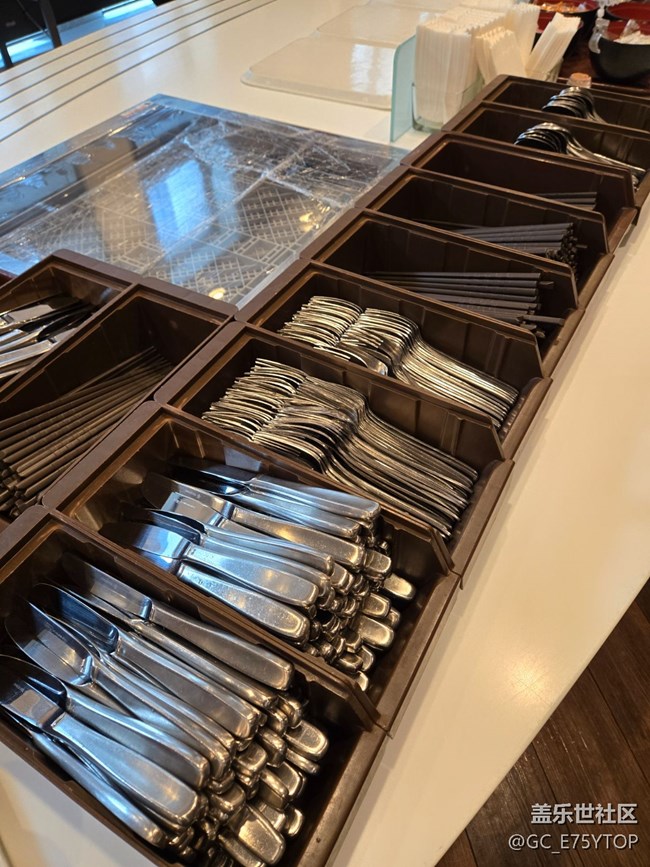 【折疊萬象】層疊的餐具