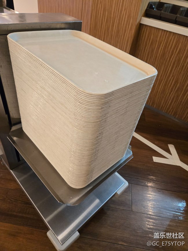 【折疊萬象】層疊的餐具