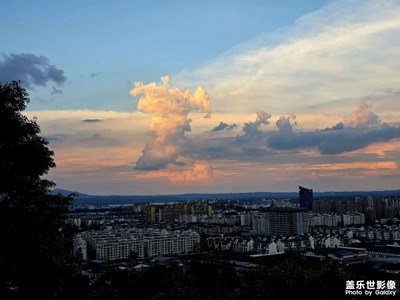 看晚霞漫天看華燈初上