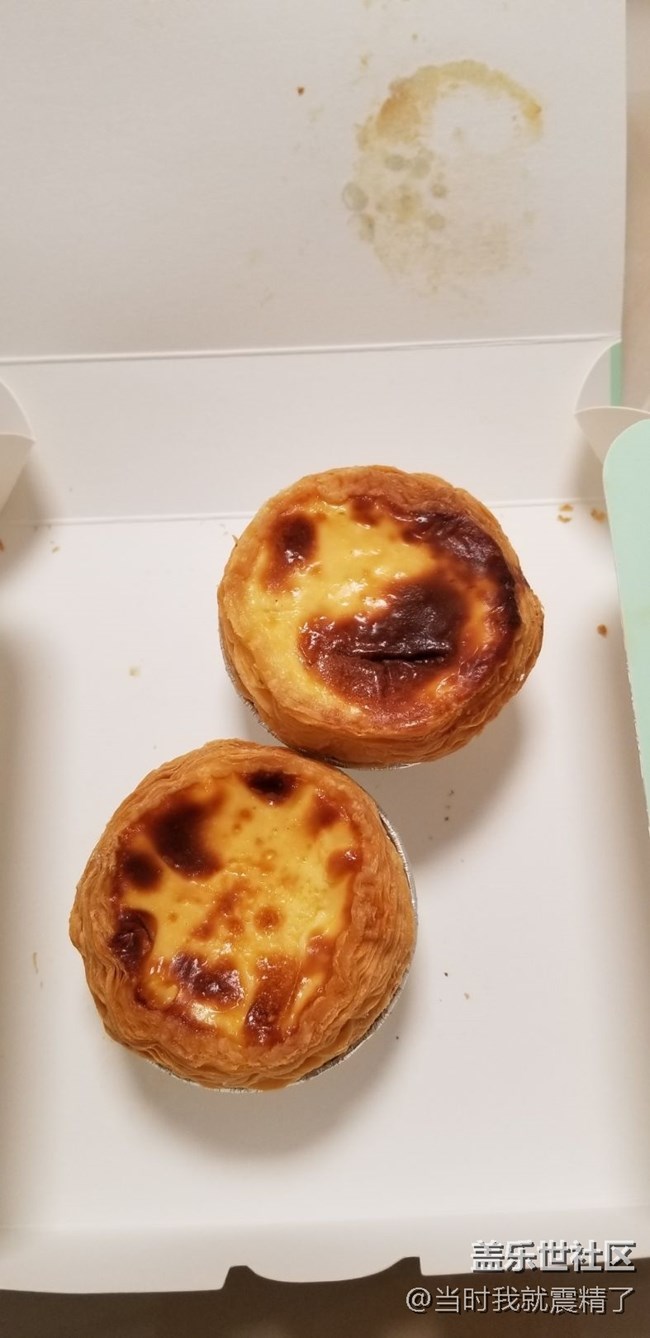 兩個(gè)烤糊了的蛋撻，湊合著吃吧~