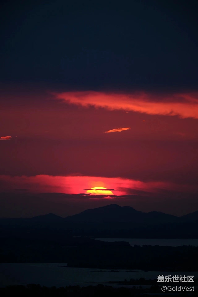 【光影之約】日落吻長河，明月渡晚空