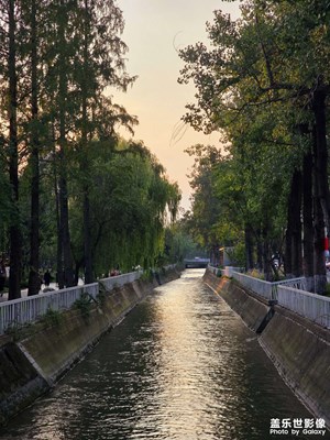 一個(gè)夏天的傍晚