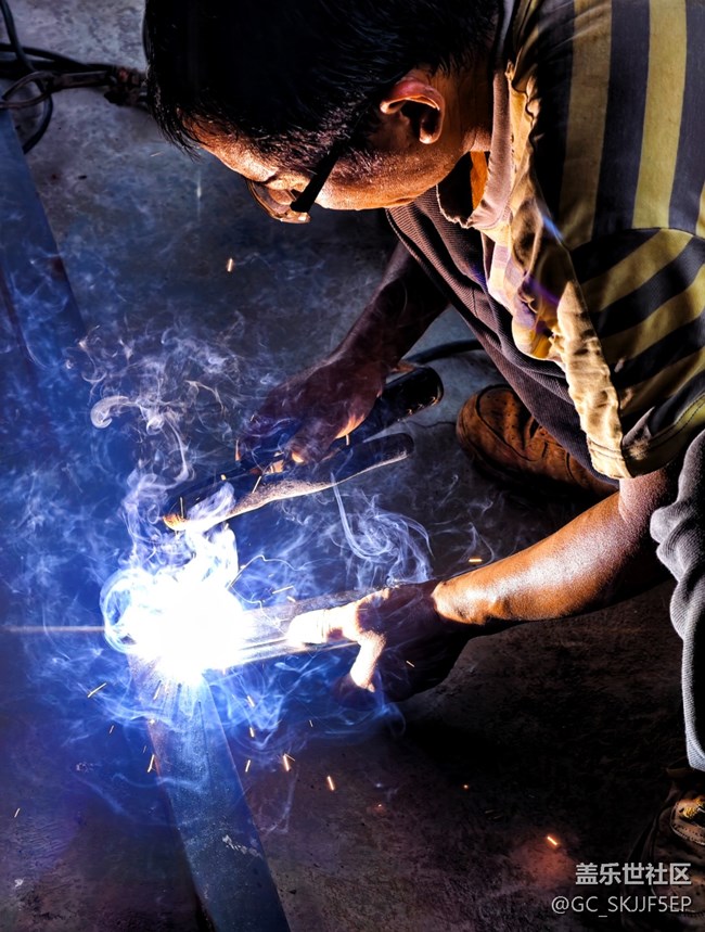 【浮光之間】城市褶皺里的故事與光