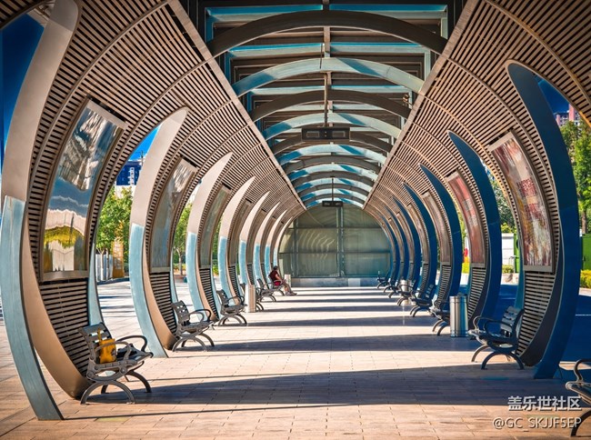 【浮光之間】城市褶皺里的故事與光