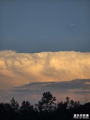 【抬起頭的視界】+?拍云朵