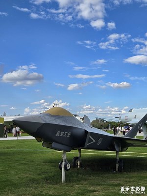 【抬起頭的視界】+ 仰拍視角