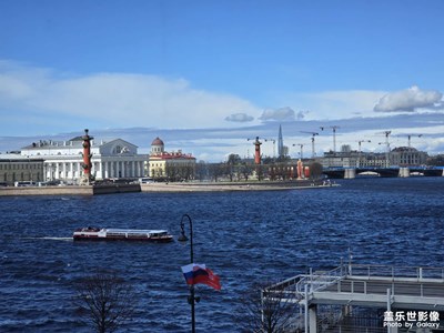 從冬宮向窗外看去