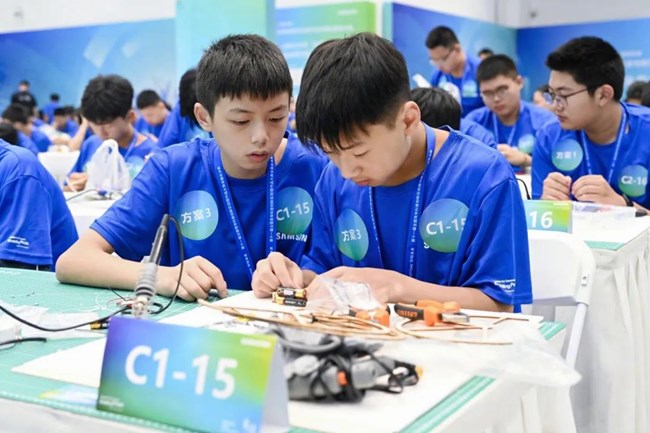 腦洞大開！看SFT少年“玩轉(zhuǎn)”前沿科技