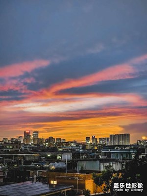 還是臺(tái)風(fēng)前的晚霞驚艷點(diǎn)