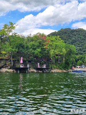 透過鏡頭感受世界+青山綠水藍(lán)藍(lán)的天