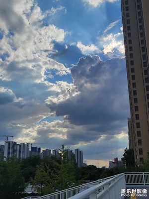 【透過鏡頭感受世界】+與云相伴