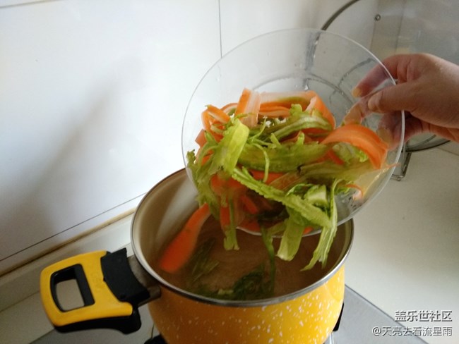 【家鄉(xiāng)美食代餐】雪碧胡蘿卜苦瓜