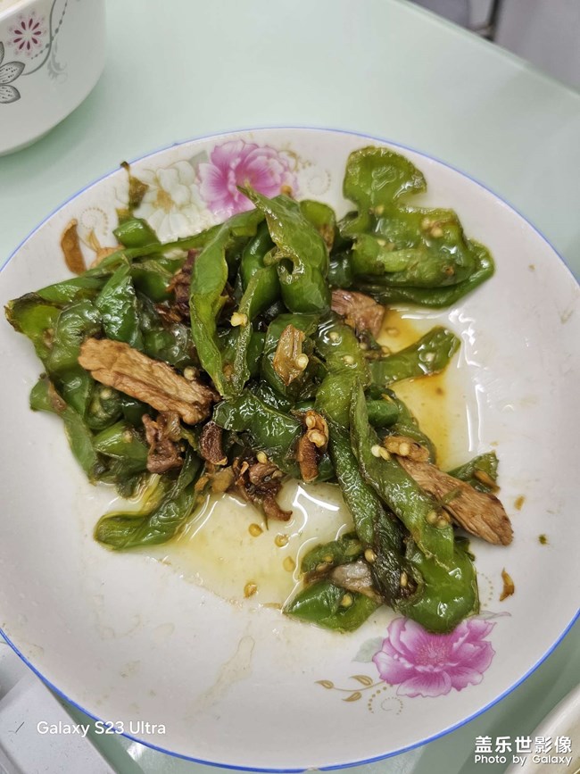 中午飯，吃的挺飽的。