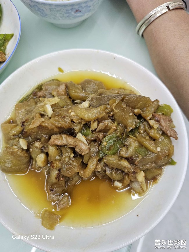 中午飯，吃的挺飽的。