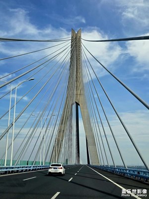 【邊走邊拍】高速路上