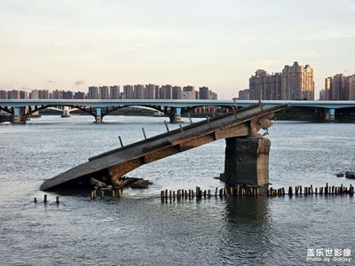【秋高氣爽】江邊的殘橋與落日