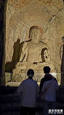 【靜美時分】＋我與佛祖一起比耶?（夜游龍門石窟）