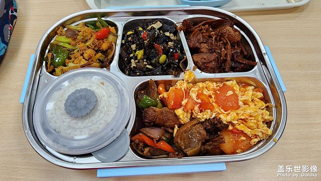 公司14元的菜。打包帶走了