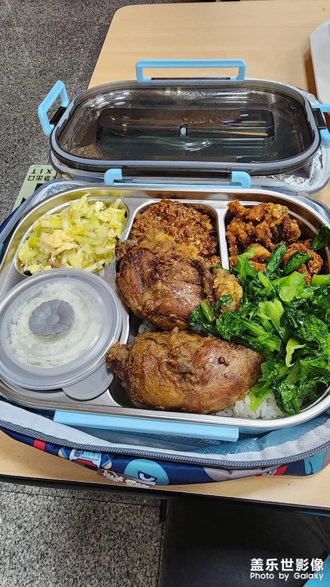 今天下血本買了公司18元的飯