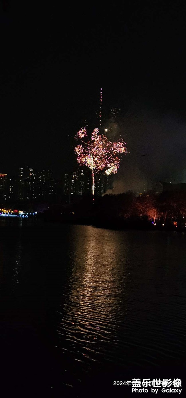 晚上散步看到煙花了
