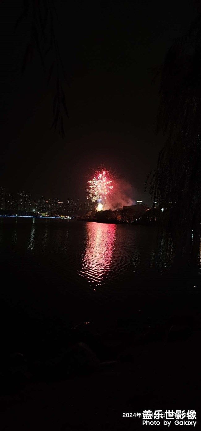 晚上散步看到煙花了